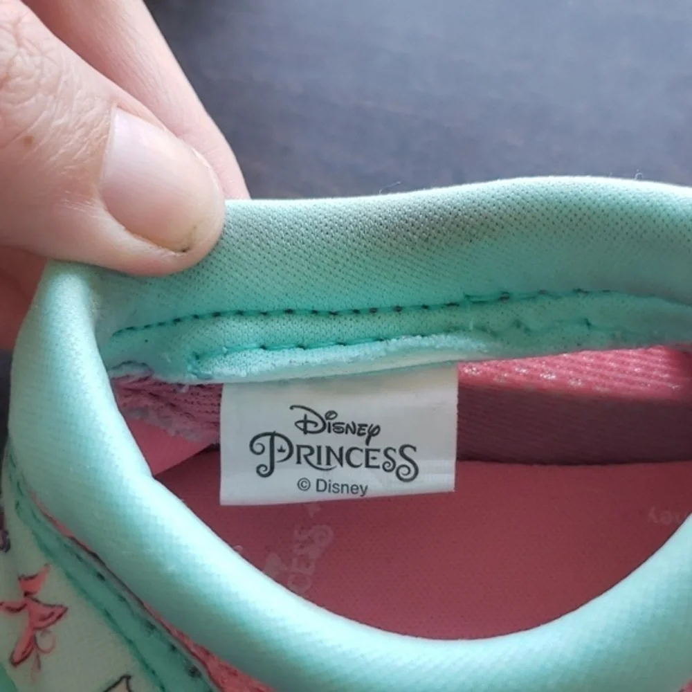 DISNEY PRINCESS WATER SHOES‎ SIZE 7/8 Gently worn